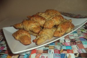 Cornulete cu branza, cascaval si fulgi de ovaz