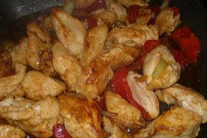 Tocanita din piept de gaina cu ardei