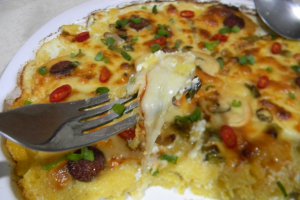 Mamaliguta gratinata cu branzeturi si iaurt
