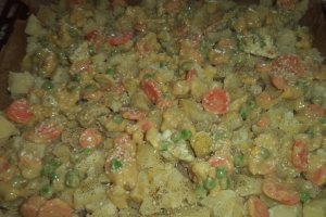 Piept de pui in crusta de fulgi de orez cu legume la cuptor