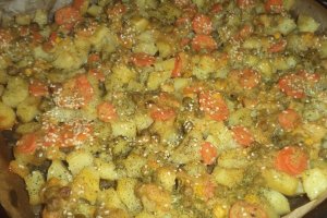 Piept de pui in crusta de fulgi de orez cu legume la cuptor