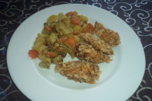 Piept de pui in crusta de fulgi de orez cu legume la cuptor