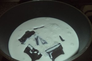 Tarta cu crema de ciocolata si seminte de canepa