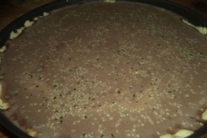 Tarta cu crema de ciocolata si seminte de canepa