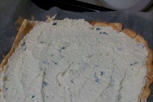 Rulada din bezea cu crema de branza si zmeura