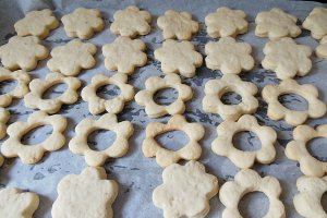Fursecuri vanilate cu crema de ciocolata
