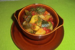 Ghiveci la tigaie cu zucchini