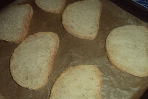 Bruschete cu mozarella si rosie