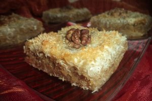 Baclava cu doua feluri de nuca
