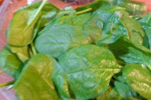 Supa de fasole verde cu spanac si iaurt