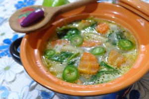 Supa de fasole verde cu spanac si iaurt