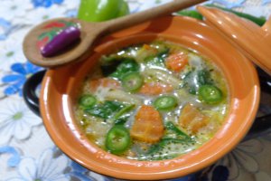 Supa de fasole verde cu spanac si iaurt
