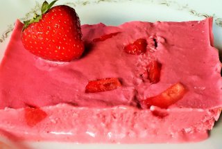 Parfait raw vegan de capsuni
