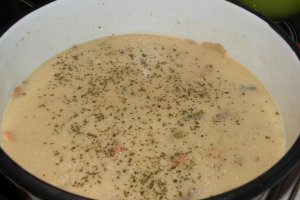 Piept de pui julienne cu sos de smantana si ciuperci