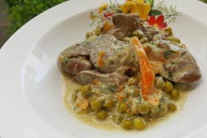 Ficatei de pui cu mazare si smantana