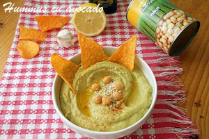 Hummus cu avocado