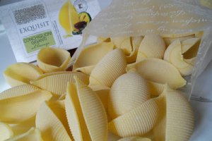 Conchiglioni umpluti(e) cu carne