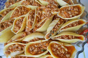 Conchiglioni umpluti(e) cu carne