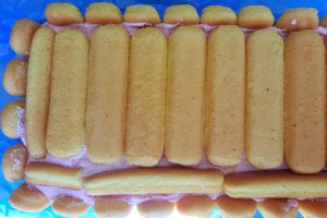 Tort cu piersici si capsuni