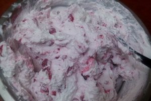 Tort cu crema de mascarpone, zmeura si ciocolata