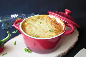 Tocana de porc cu ciuperci si bacon, sub capac de piure cu parmezan