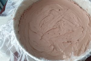 Tort de ciocolata cu capsuni (la rece)