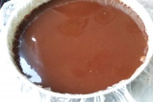 Tort de ciocolata cu capsuni (la rece)