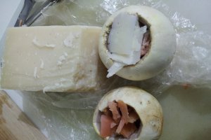 Ciuperci umplute cu somon și parmezan