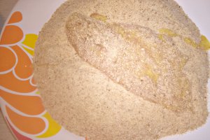 Snitel de pui in crusta de pesmet cu piure de cartofi 