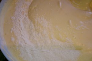 Tort cu crema mascarpone, capsune si ananas
