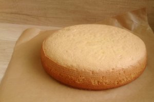 Tort cu crema mascarpone, capsune si ananas