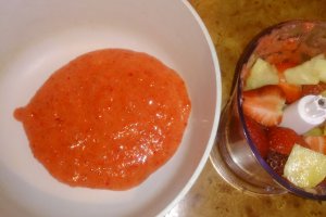 Tort cu crema mascarpone, capsune si ananas