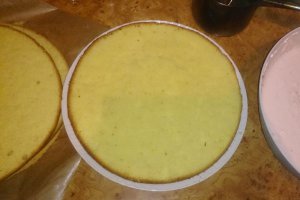 Tort cu crema mascarpone, capsune si ananas