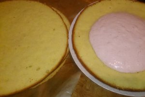 Tort cu crema mascarpone, capsune si ananas