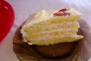 Tort cu crema mascarpone, capsune si ananas