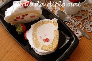Rulada diplomat cu capsuni