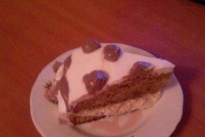 Tort cu crema de nuci si fructe de padure