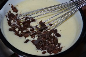 Tort cu cirese si ciocolata
