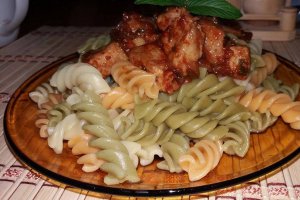 Paste tricolore cu muschi de porc