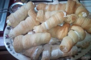 Rulouri cu vanilie si frisca
