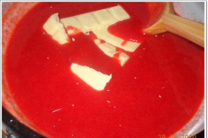 Tort de ciocolata cu capsuni