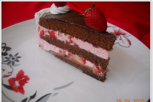 Tort de ciocolata cu capsuni