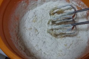Prajitura cu capsuni, iaurt si ciocolata