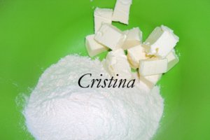 Tarta cu branza si capsuni