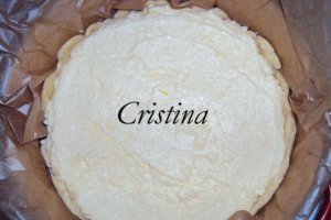 Tarta cu branza si capsuni