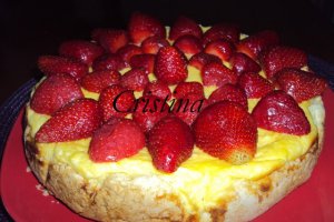 Tarta cu branza si capsuni