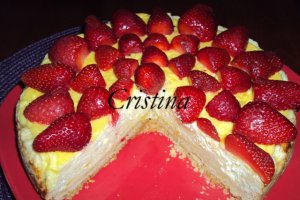 Tarta cu branza si capsuni