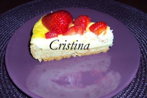 Tarta cu branza si capsuni