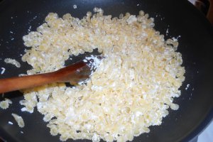 "Gaina cu pastele fundita''