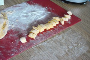 Gnocchi homemade cu sos alb si mazare